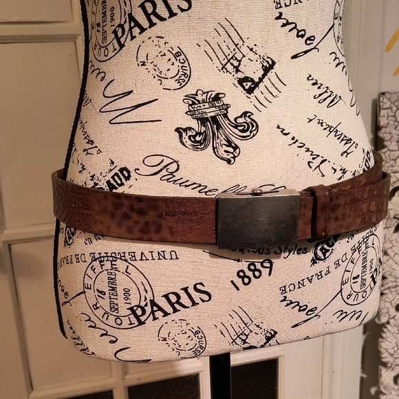 Vernizzi Brown Leather Belt with A Silver Buckle. Size 38. Great Condition - Picture 2 of 6